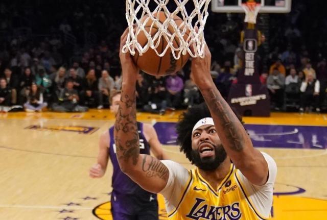 PC蛋蛋-全面压制处处拿捏 浓眉生涯对上小萨8战全败