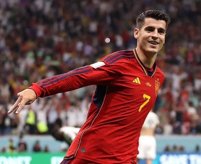 1669594348641054808.jpg 64987705-11469979-image-a-67_166.jpg