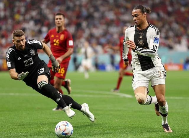 1669591724013024777.jpg 64988369-11469979-image-a-80_166.jpg