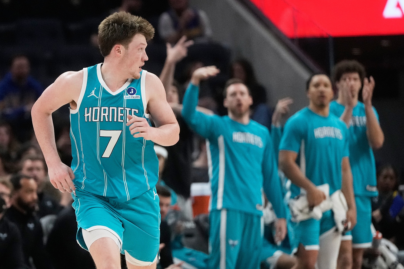 PC28-NBA彩经：76人击退尼克斯 森林狼拿下勇士 湖人终结独行侠连胜