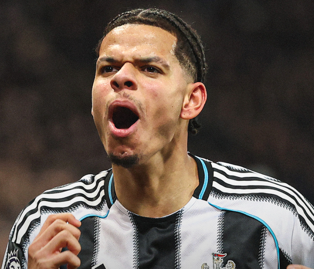 1-2！英超争四乱了：卡帅首败+4队差3分，3场硬仗定曼联命运